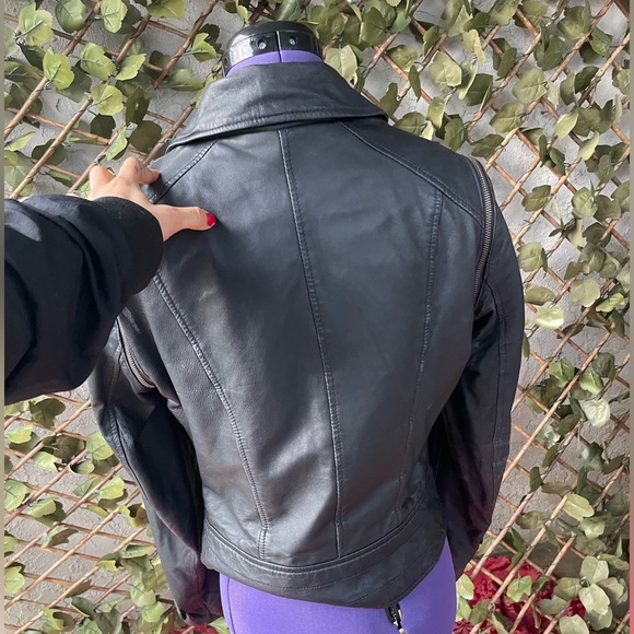 Kenna T - Picture 2 of 8